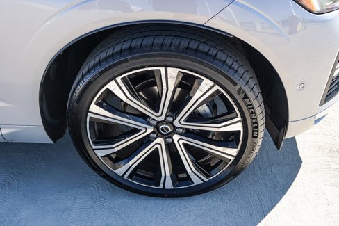 Used 2023 Volvo XC60 B5 Ultimate w/ Climate Package image 9