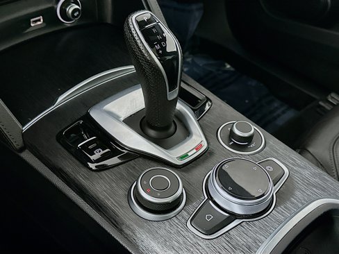 Used 2022 Alfa Romeo Stelvio Sprint image 17