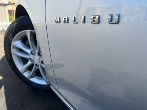 Used 2017 Chevrolet Malibu LT image 28