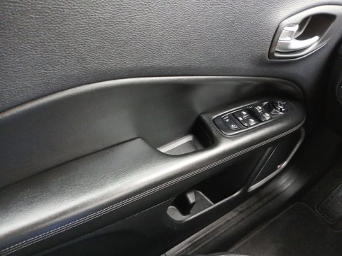 Used 2018 Jeep Compass Latitude w/ Popular Equipment Group image 24