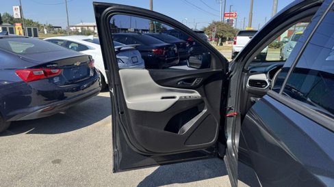 Used 2018 Chevrolet Equinox LS image 14