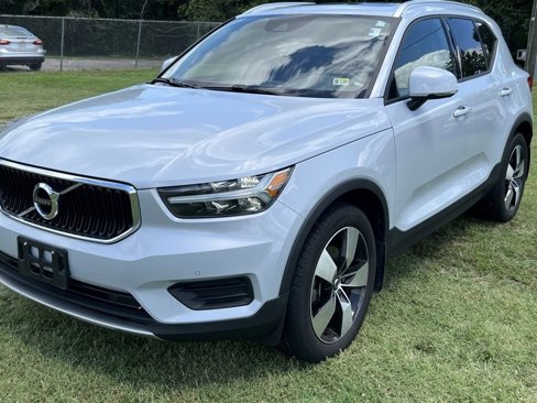 Used 2020 Volvo XC40 T5 Momentum w/ Protection Package Premier image 6