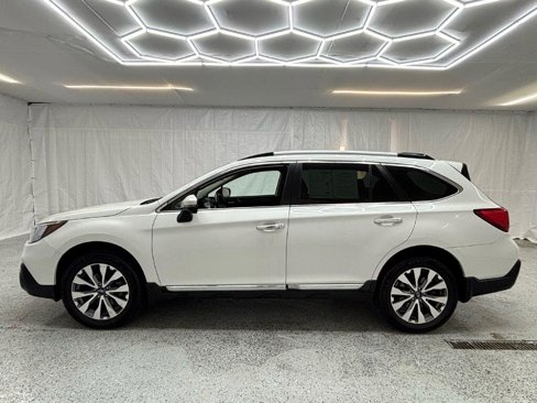 Used 2019 Subaru Outback 2.5i Touring image 6