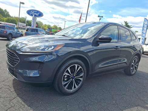 Used 2022 Ford Escape SE w/ SE Sport Appearance Package image 3