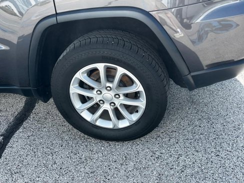Used 2021 Jeep Grand Cherokee Laredo X image 10
