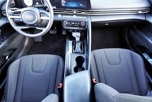 Certified 2024 Hyundai Elantra SEL image 19