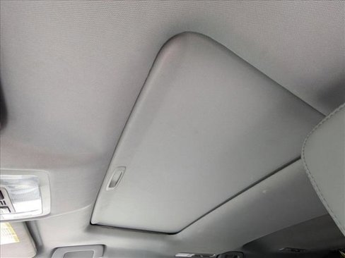 Used 2014 Toyota Highlander XLE image 16