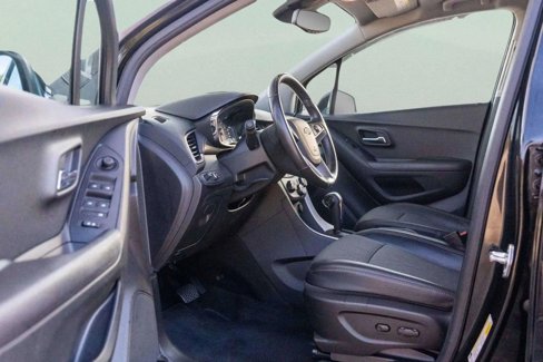Used 2019 Chevrolet Trax LT w/ LT Convenience Package image 25