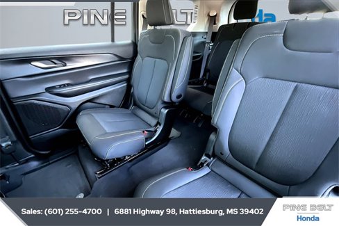Used 2023 Jeep Grand Cherokee L Laredo image 19