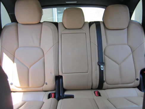 Used 2014 Porsche Cayenne Platinum Edition image 18