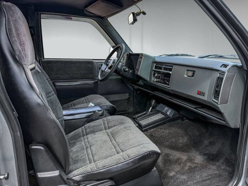 Used 1989 Chevrolet S10 Pickup 4WD image 11