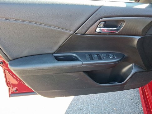 Used 2017 Honda Accord Sport image 9