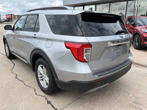 Used 2022 Ford Explorer XLT w/ Equipment Group 202A image 8