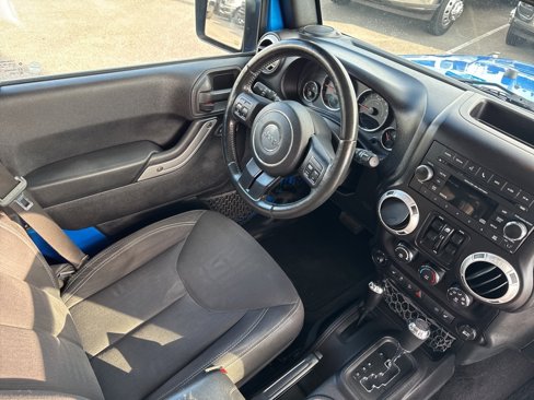 Used 2015 Jeep Wrangler Unlimited Sahara w/ Connectivity Group image 25