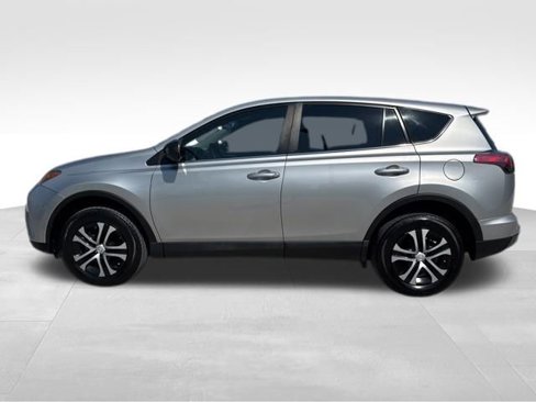 Used 2018 Toyota RAV4 LE image 5