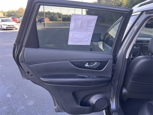 Used 2019 Nissan Rogue SL w/ Premium Package image 11