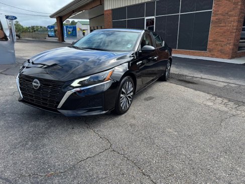 Used 2024 Nissan Altima 2.5 SV image 2