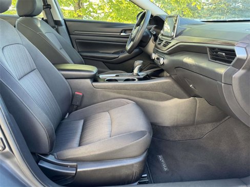 Used 2024 Nissan Altima 2.5 SV image 14