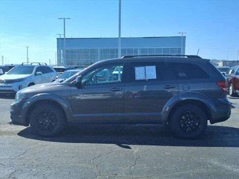 Used 2019 Dodge Journey SE image 3