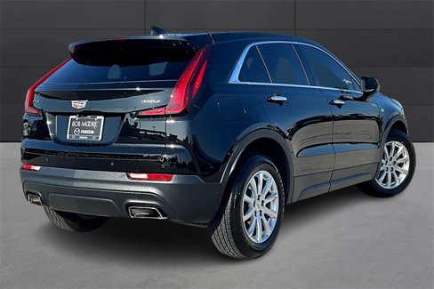 Used 2020 Cadillac XT4 Luxury w/ Cold Weather Package image 2