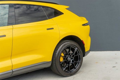 Used 2021 Aston Martin DBX image 24