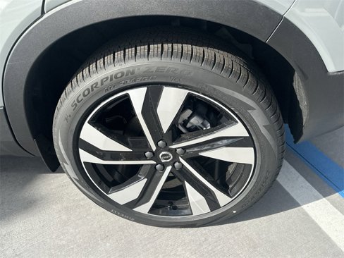 New 2025 Volvo XC40 B5 Plus w/ Protection Package Premier image 11