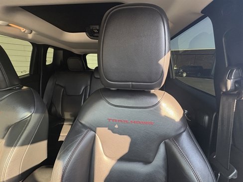 Used 2016 Jeep Renegade Trailhawk w/ Premium Trailhawk Package image 25