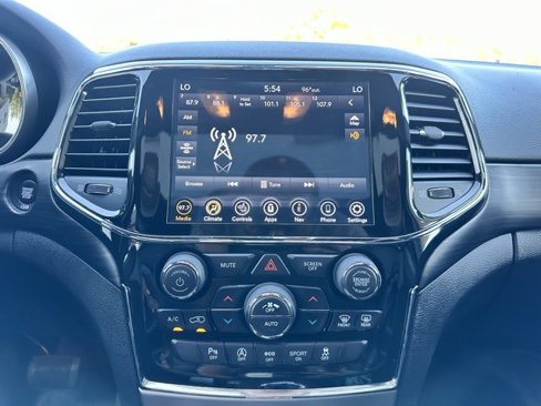 Used 2022 Jeep Grand Cherokee Laredo X image 19