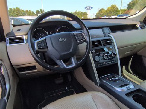 Used 2017 Land Rover Discovery Sport HSE image 29