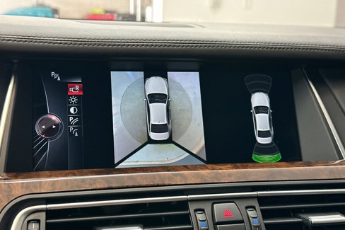 Used 2015 BMW 750i image 26
