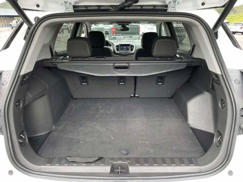 Used 2023 GMC Terrain SLE w/ Driver Convenience Package image 9