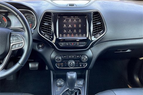 Used 2019 Jeep Cherokee Limited w/ Luxury Group image 7