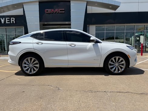 Certified 2025 Buick Envista Avenir image 3