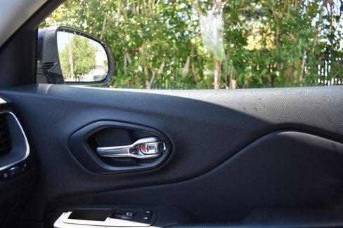 Used 2022 Jeep Cherokee Trailhawk w/ Premium Leather Package image 18