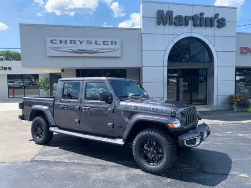 New 2025 Jeep Gladiator Sport image 2