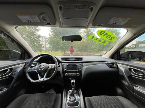 Used 2019 Nissan Rogue Sport S image 12