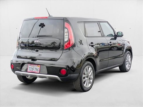 Used 2017 Kia Soul + image 5