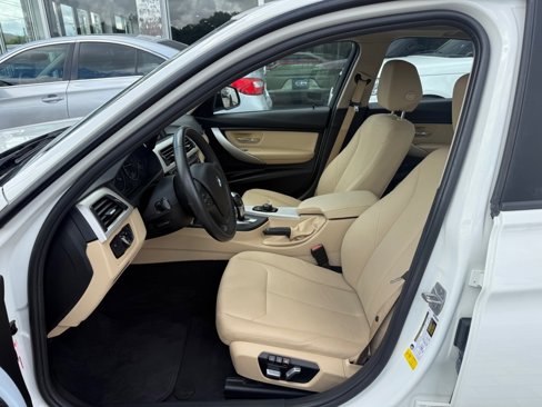 Used 2018 BMW 320i Sedan image 10