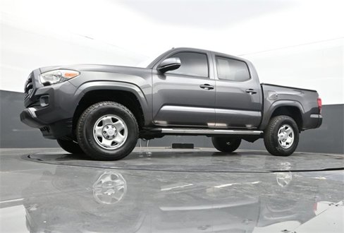 Used 2018 Toyota Tacoma SR image 26