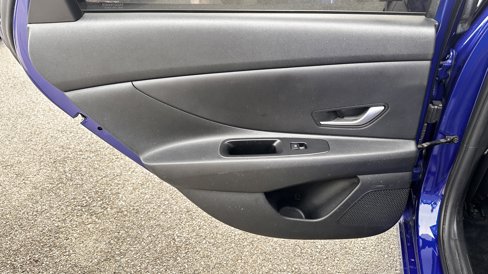Used 2021 Hyundai Elantra SE image 25
