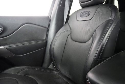 Used 2019 Jeep Cherokee Overland w/ Technology Group image 28