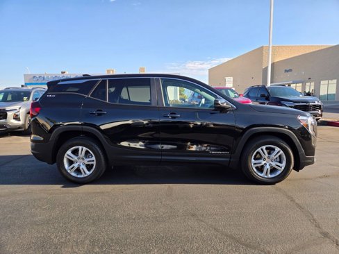 Used 2022 GMC Terrain SLE w/ LPO, Cargo Package image 7