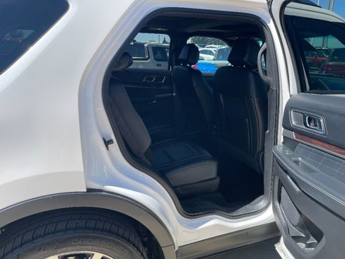 Used 2017 Ford Explorer Platinum image 28