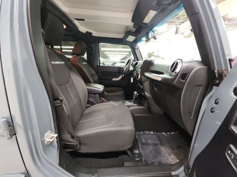 Used 2015 Jeep Wrangler Unlimited Rubicon w/ Connectivity Group image 16