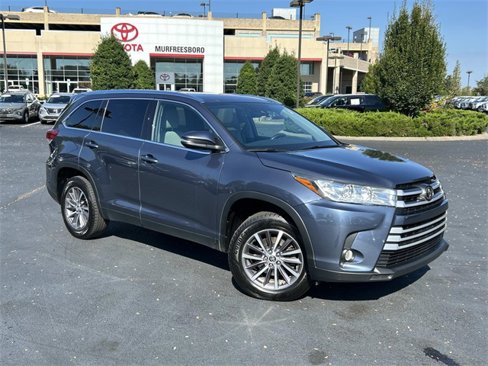 Used 2019 Toyota Highlander XLE image 2