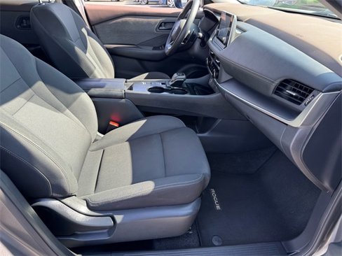 Used 2023 Nissan Rogue S image 14