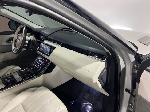 Used 2018 Land Rover Range Rover Velar R-Dynamic HSE image 44