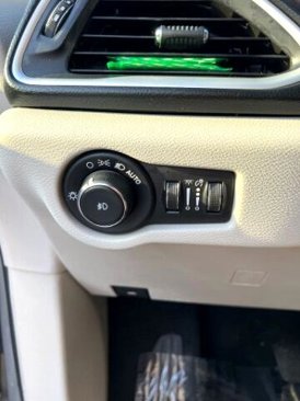 Used 2019 Chrysler Pacifica Touring-L image 21