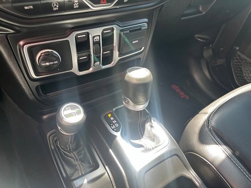 Used 2021 Jeep Wrangler Unlimited Sahara w/ Uconnect 4C Nav & Sound Group image 27
