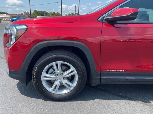 Used 2024 GMC Terrain SLE image 8